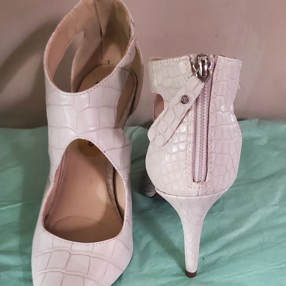 Jones New York Christine white pumps Size 8 - Picture 9 of 15